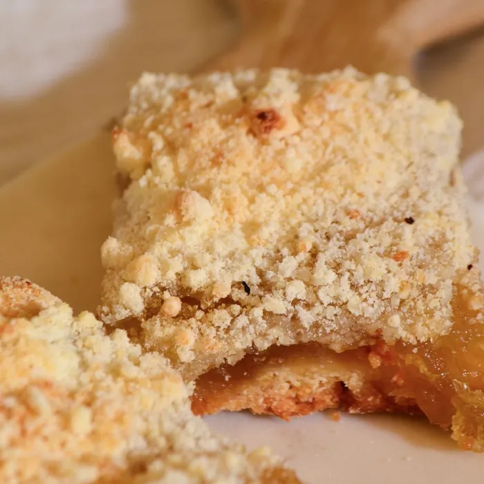 Tortita con cobertura de crumble